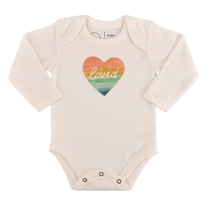 Langarm-Body mit Regenbogen-Herzmotiv
